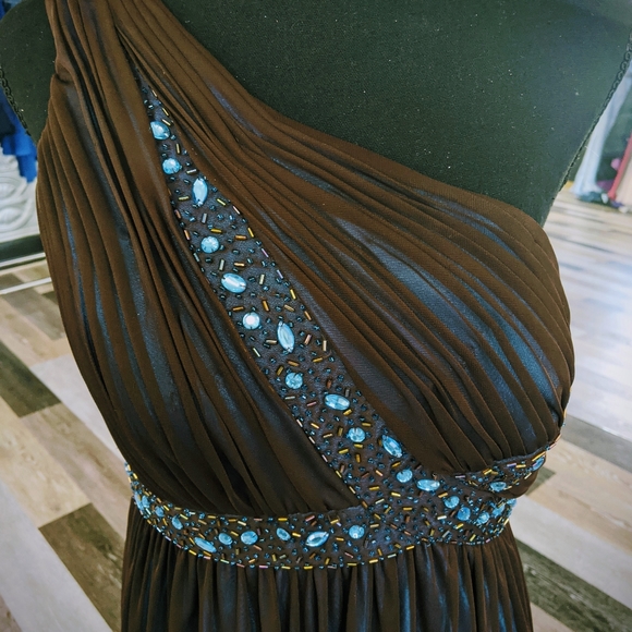 One-Shoulder Brown Over Turquoise - Picture 2 of 5